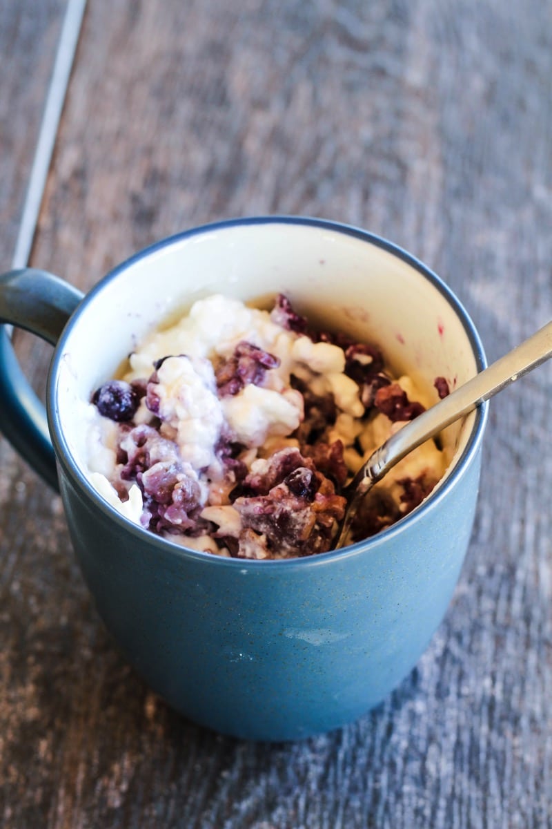 Blueberry Cottage Cheese Oatmeal - Hungry Hobby