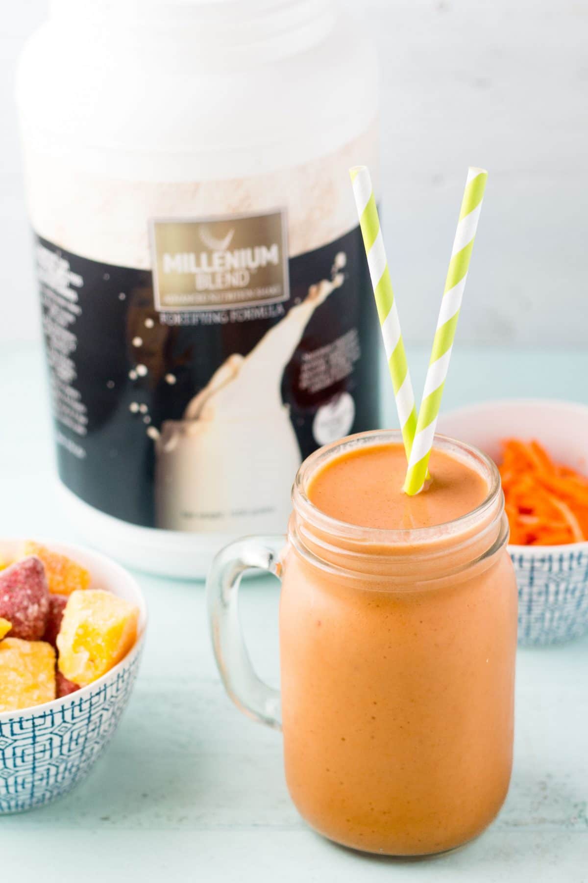 https://hungryhobby.net/wp-content/uploads/2013/07/tropical-carrot-protein-smoothie-2.jpg