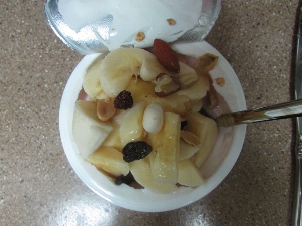 Yogurt trail mix banana