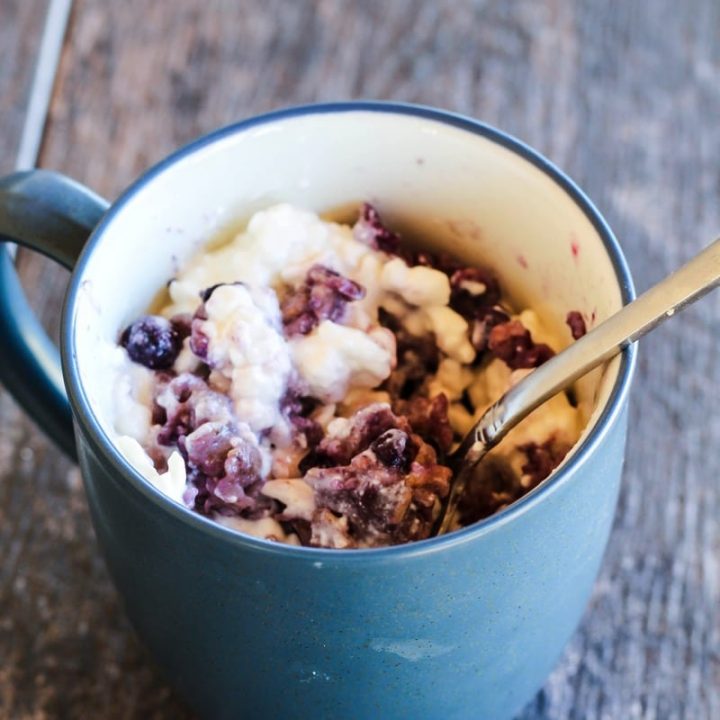 Blueberry Cottage Cheese Oatmeal - Hungry Hobby