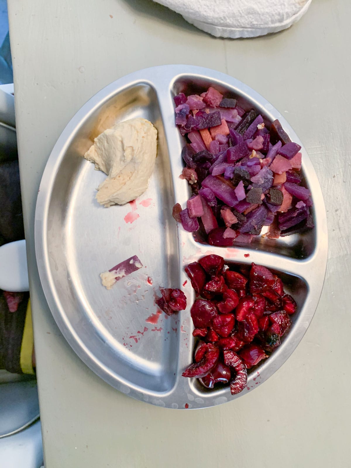 toddler lunch hummus carrots cherries