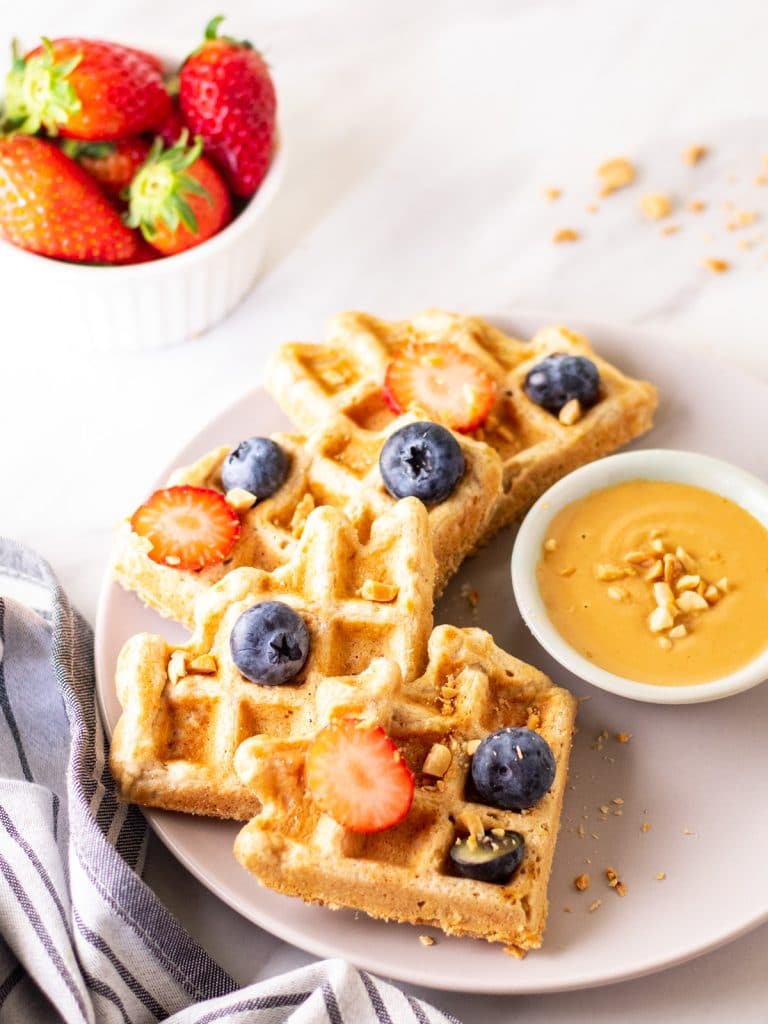 Banana Oatmeal Waffles - Hungry Hobby