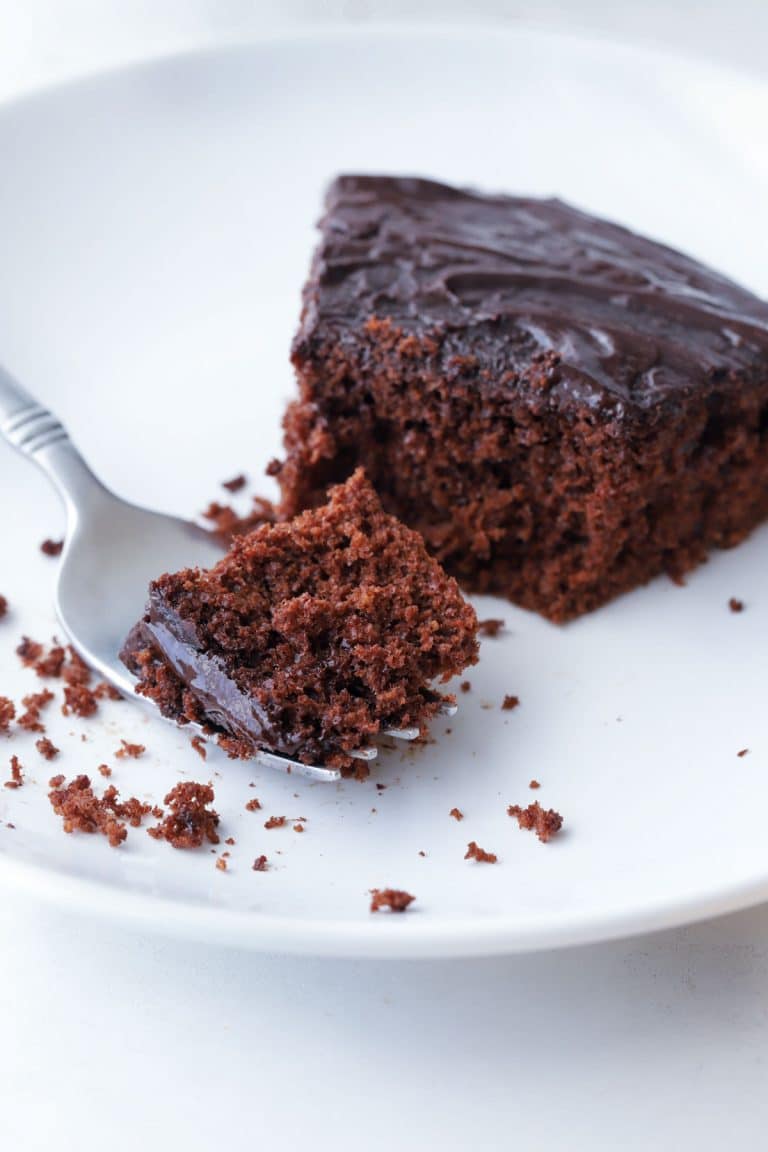 Chocolate Protein Cake - Hungry Hobby