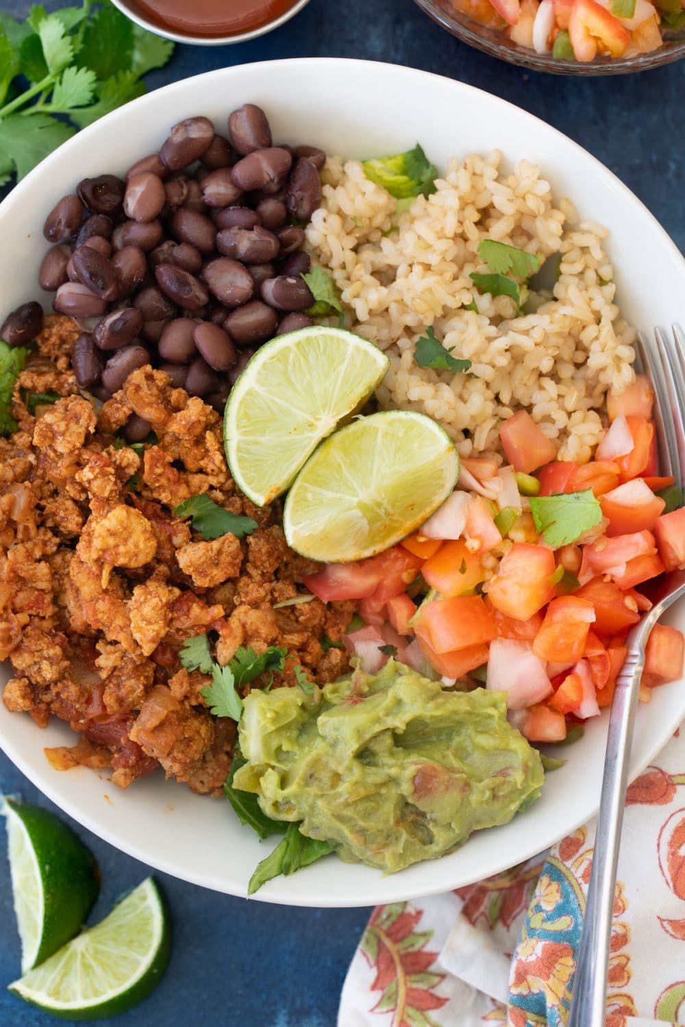 Easy Chicken Burrito Bowls - Hungry Hobby