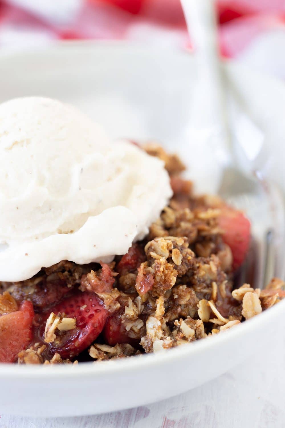 Healthy Strawberry Crisp - Hungry Hobby