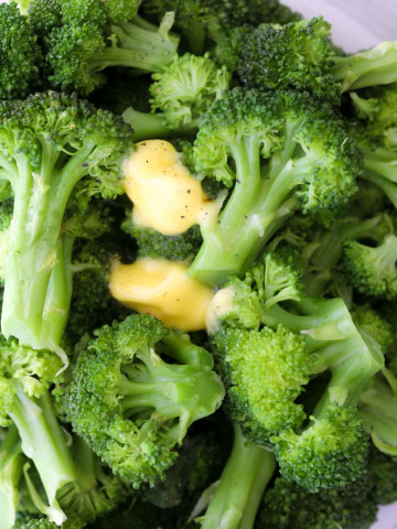 A quick and simple way to steam broccoli in the microwave in less than five minutes, add extra flavor, and you don't need plastic wrap!